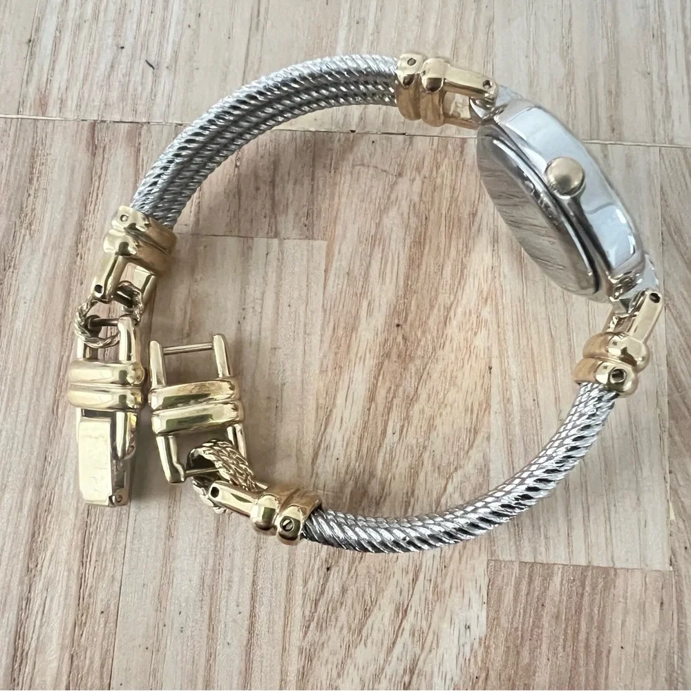 Warner Bros. Looney Tunes Michigan J Frog ladies bracelet watch NEW BATTERY